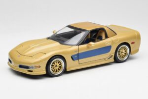 Chevrolet Corvette C5 Guldstrand Signature Edition Zlata Maisto 1:18 31657 Kovina