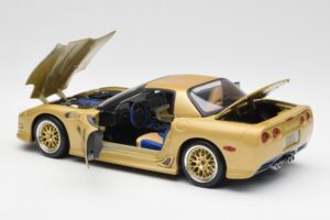 Chevrolet Corvette C5 Guldstrand Signature Edition Zlata Maisto 1:18 31657 Kovina – slika 5 od 8