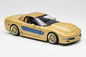 Chevrolet Corvette C5 Guldstrand Signature Edition Zlata Maisto 1:18 31657 Kovina – slika 6 od 8