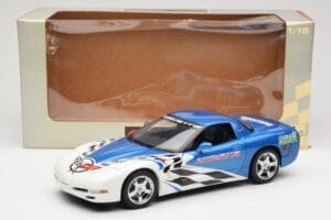 Chevrolet Corvette C5 Pace Car Rolex 24 at Daytona 1999 UT Models 1:18 39944 Kovina – slika 8 od 8
