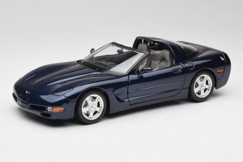 Chevrolet Corvette C5 Nassau Modra Bburago 1:18 30166 Kovina