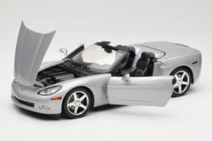 Chevrolet Corvette C6 Kabriolet Srebrn Hot Wheels 1:18 B6052 Kovina – slika 2 od 8
