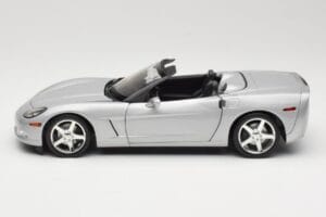 Chevrolet Corvette C6 Kabriolet Srebrn Hot Wheels 1:18 B6052 Kovina – slika 4 od 8