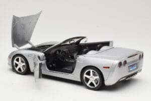 Chevrolet Corvette C6 Kabriolet Srebrn Hot Wheels 1:18 B6052 Kovina – slika 5 od 8