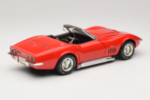 Chevrolet Corvette C3 Kabriolet Rdeč Revell 1:18 8833-P1 Kovina – slika 3 od 8