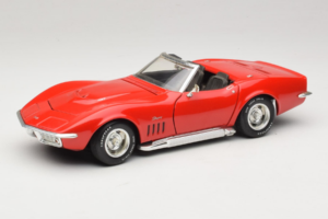 Chevrolet Corvette C3 Kabriolet Rdeč Revell 1:18 8833-P1 Kovina