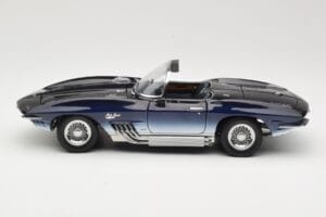Chevrolet Corvette Mako Shark Temno Moder UT Models 1:18 21061 Kovina – slika 4 od 8