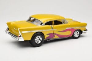 Chevrolet Custom Rumen s Plamenom Hot Wheels 1:18 21356 Kovina – slika 3 od 8