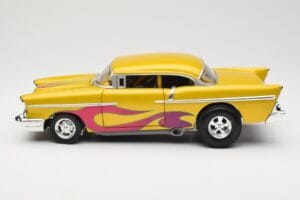 Chevrolet Custom Rumen s Plamenom Hot Wheels 1:18 21356 Kovina – slika 4 od 8