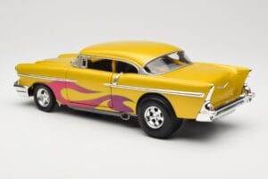 Chevrolet Custom Rumen s Plamenom Hot Wheels 1:18 21356 Kovina – slika 7 od 8