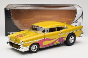 Chevrolet Custom Rumen s Plamenom Hot Wheels 1:18 21356 Kovina – slika 8 od 8