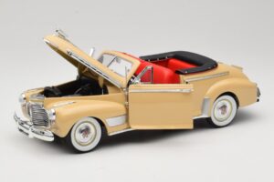Chevrolet Deluxe Kabriolet Bež Eagle Collectibles 1:18 3022518 Kovina – slika 2 od 8
