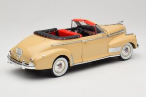 Chevrolet Deluxe Kabriolet Bež Eagle Collectibles 1:18 3022518 Kovina – slika 3 od 8