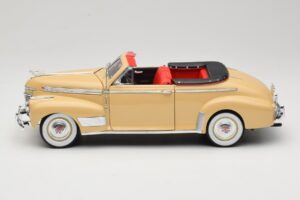 Chevrolet Deluxe Kabriolet Bež Eagle Collectibles 1:18 3022518 Kovina – slika 4 od 8