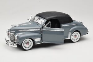 Chevrolet Deluxe Kabriolet z Mehko Streho Siv Eagles Race 1:18 7497276 Kovina – slika 2 od 8