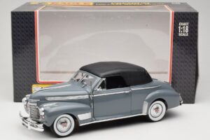Chevrolet Deluxe Kabriolet z Mehko Streho Siv Eagles Race 1:18 7497276 Kovina – slika 8 od 8