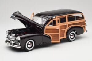 Chevrolet Fleetmaster Woody Črna & Wood Panels Maisto 1:18 43697545B Kovina – slika 2 od 8