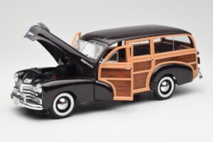 Chevrolet Fleetmaster Woody Rjava Maisto 1:18 36854 Kovina – slika 2 od 8