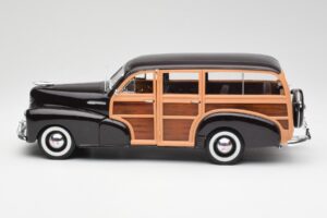 Chevrolet Fleetmaster Woody Rjava Maisto 1:18 36854 Kovina – slika 4 od 8