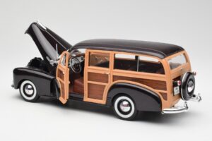 Chevrolet Fleetmaster Woody Rjava Maisto 1:18 36854 Kovina – slika 5 od 8