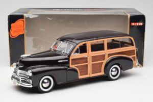 Chevrolet Fleetmaster Woody Rjava Maisto 1:18 36854 Kovina – slika 8 od 8