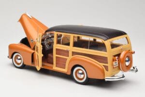 Chevrolet Fleetmaster Woody Zlata Maisto 1:18 56042 Kovina – slika 5 od 8