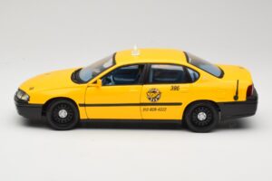 Chevrolet Impala Taxi Maisto 1:18 36617 Kovina – slika 4 od 8
