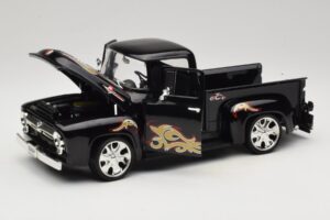 Chevrolet Old School Cody Project Truck & Chopper Set Joyride 1:18 33911 Kovina – slika 2 od 8
