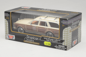 Chrysler LeBaron Town & Country Bež Motormax 1:24 MM7331BG Kovina – slika 3 od 3