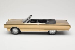 Chrysler Newport Kabriolet Gold Metallic BoS Models 1:18 BOS273 Smola – slika 3 od 6