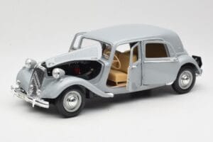Citroen 15CV 6 Cyl Siv Maisto 1:18 50313 Kovina – slika 2 od 8