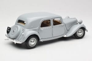Citroen 15CV 6 Cyl Siv Maisto 1:18 50313 Kovina – slika 3 od 8