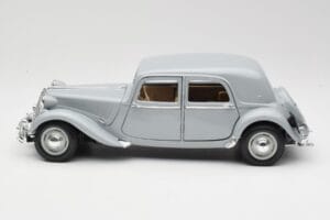 Citroen 15CV 6 Cyl Siv Maisto 1:18 50313 Kovina – slika 4 od 8