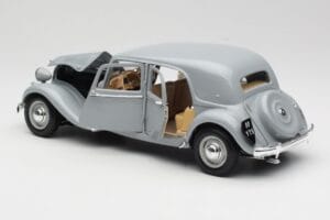 Citroen 15CV 6 Cyl Siv Maisto 1:18 50313 Kovina – slika 5 od 8