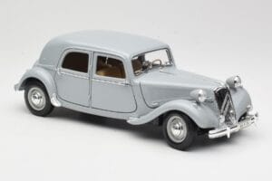 Citroen 15CV 6 Cyl Siv Maisto 1:18 50313 Kovina – slika 6 od 8