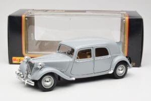 Citroen 15CV 6 Cyl Siv Maisto 1:18 50313 Kovina – slika 8 od 8