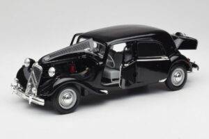 Citroen 15CV 6 Cyl Črn Maisto 1:18 31821 Kovina – slika 2 od 8