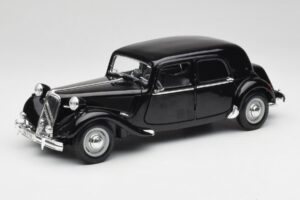 Citroen 15CV 6 Cyl Črn Maisto 1:18 31821 Kovina