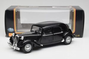 Citroen 15CV 6 Cyl Črn Maisto 1:18 31821 Kovina – slika 8 od 8