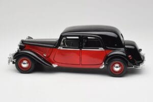 Citroen 15CV 6 Cyl Črn & Rdeč Valmy Maisto 1:18 56009 Kovina – slika 4 od 8