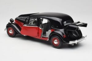 Citroen 15CV 6 Cyl Črn & Rdeč Valmy Maisto 1:18 56009 Kovina – slika 5 od 8