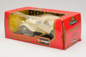 Citroen 15CV Traction Avant Bež Bburago 1:24 1501-B1 Kovina – slika 3 od 3