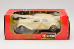 Citroen 15CV Traction Avant Bež Bburago 1:24 1501-B1 Kovina