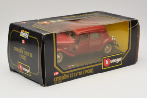Citroen 15CV TA Rdeč Bburago 1:24 1501 Kovina – slika 2 od 3