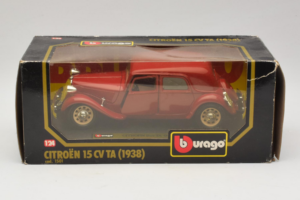 Citroen 15CV TA Rdeč Bburago 1:24 1501 Kovina