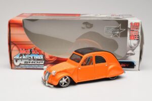 Citroen 2CV Oranžen Maisto 1:18 31321 Kovina – slika 8 od 8