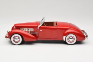 Cord 812 Kabriolet Rdeč American Muscle 1:18 32158 Kovina – slika 4 od 8