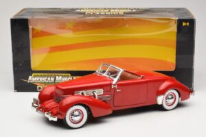 Cord 812 Kabriolet Rdeč American Muscle 1:18 32158 Kovina – slika 8 od 8
