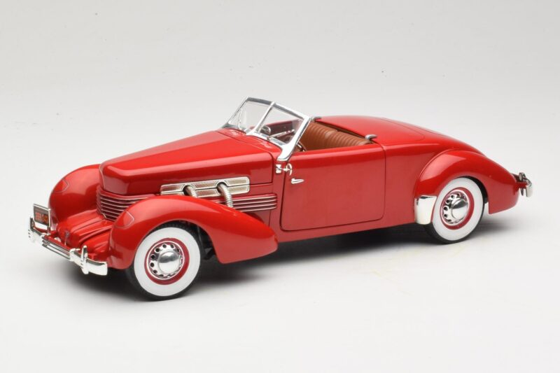 Cord 812 Kabriolet Rdeč American Muscle 1:18 32158 Kovina