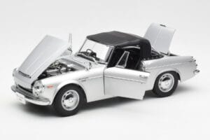 Datsun Fairlady 2000 SR311 Roadster Srebrna AUTOart 1:18 77432 Kovina – slika 2 od 8